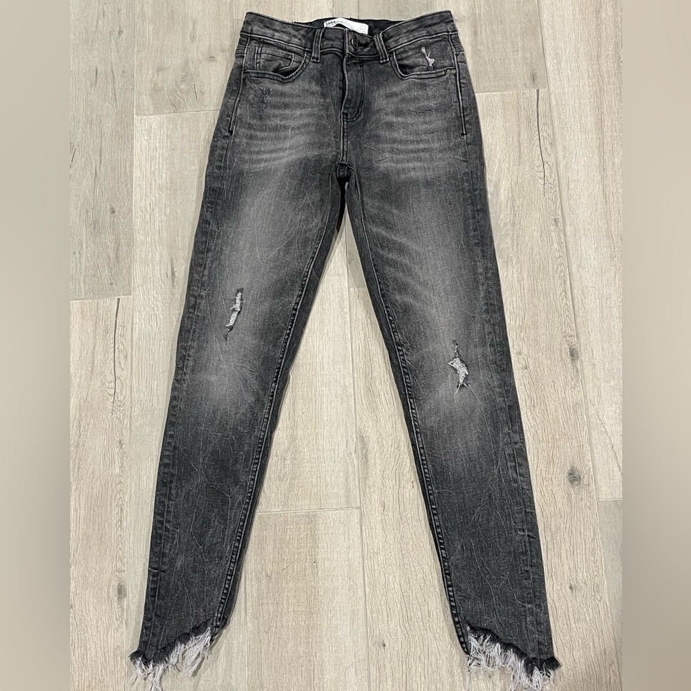 Zara Gray Distressed Skinny Jeans Women’s Size 2 Raw Hem High Rise Denim